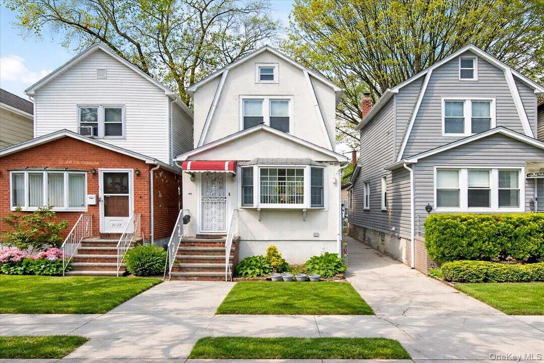 71-19 Nansen St in Queens, NY - Building Photo