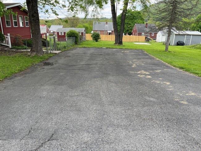 12512 McMullen Hwy SW in Cumberland, MD - Building Photo - Building Photo