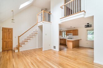 4 Randall Ct in Natick, MA - Building Photo - Building Photo