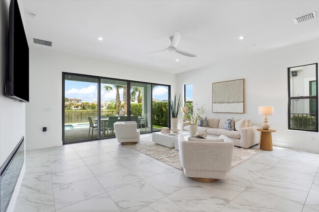 12466 Solana Bay Cir in Palm Beach Gardens, FL - Building Photo - Building Photo