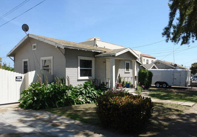 264 S Pacific Ave in Ventura, CA - Foto de edificio - Building Photo