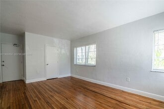 1011 Bay Dr in Miami Beach, FL - Building Photo - Building Photo