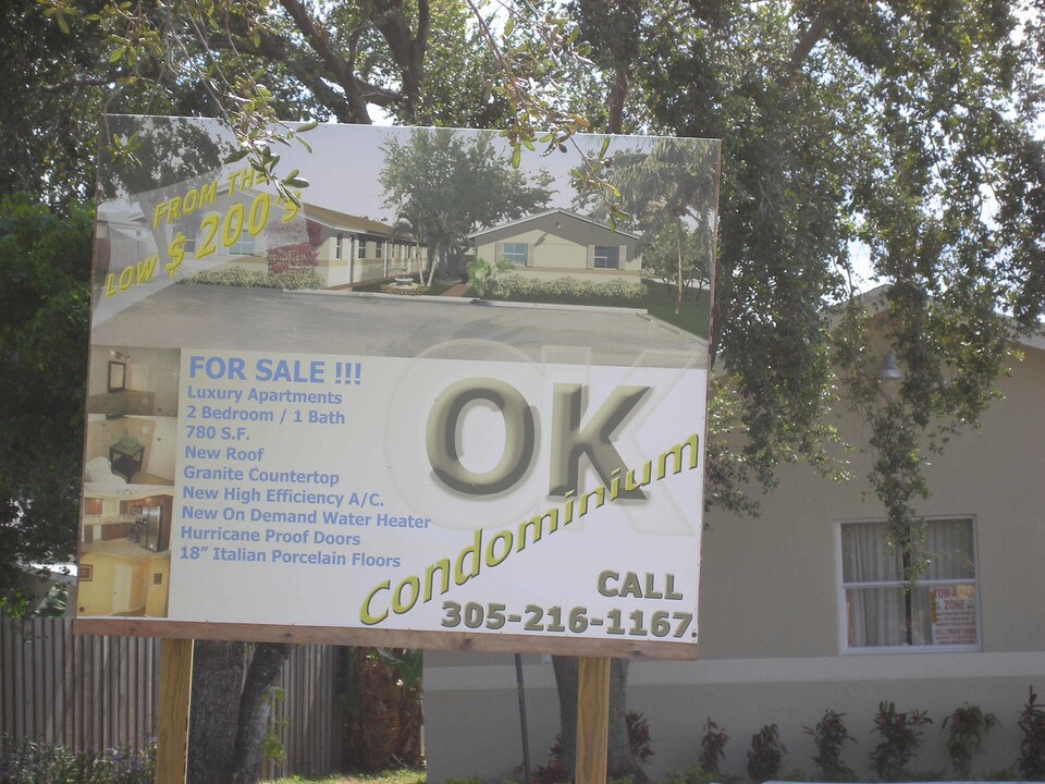 2246 Jackson St in Hollywood, FL - Building Photo
