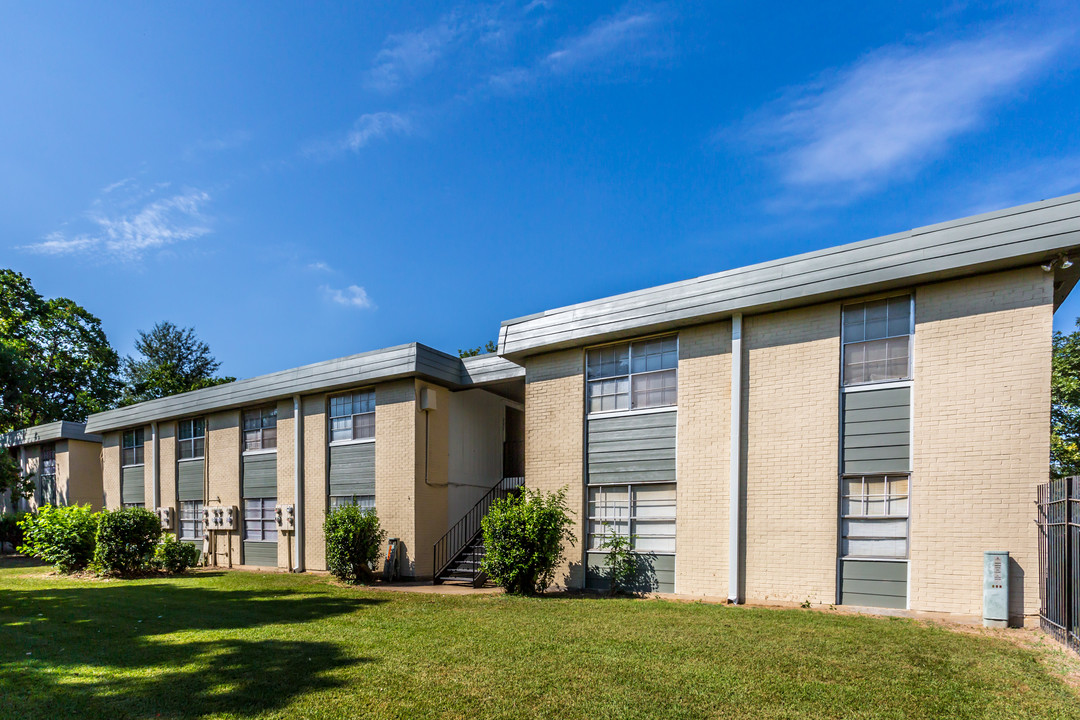 Village Square Apartments in Shreveport, LA - Foto de edificio