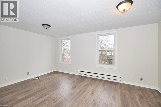 33 Lock St in St Catharines, ON - Building Photo - Building Photo