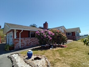 1525 Salmon Ave in Mckinleyville, CA - Building Photo - Building Photo