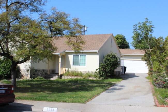 property at 2033 S Isabella Ave