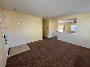 1559 Park Meadows Dr in San Jacinto, CA - Foto de edificio - Building Photo