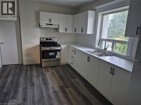 69 Ontario St in Cambridge, ON - Building Photo