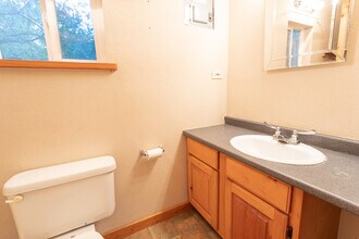 147 Choctaw Trl in Lakehills, TX - Building Photo - Building Photo