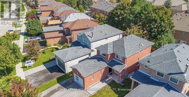 19 Mountbatten Rd in Vaughan, ON - Building Photo - Building Photo