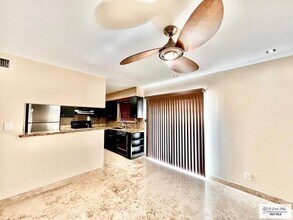 6744 Central Blvd in Brownsville, TX - Foto de edificio - Building Photo