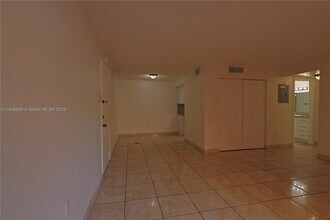 7230 Fairway Dr in Hialeah, FL - Building Photo - Building Photo