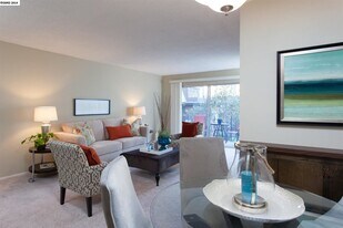 320 Park View Ter, Unit 205 in Oakland, CA - Building Photo