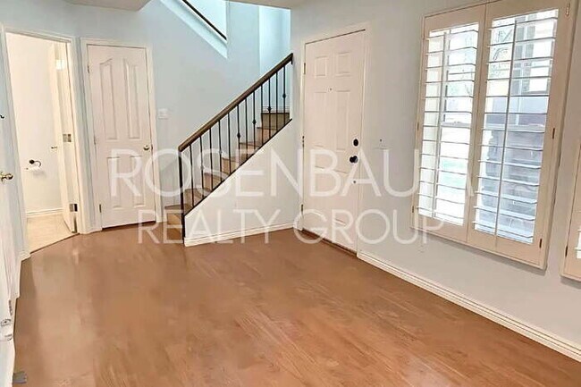 property at 159 W Laurel Ct