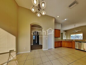 8807 Sandy Plains Dr in Riverview, FL - Building Photo - Building Photo