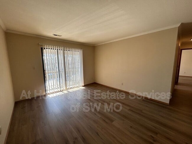 710 E Bain St in Ozark, MO - Building Photo - Building Photo