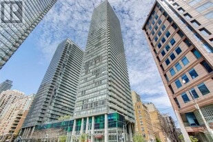 38 Grenville St in Toronto, ON - Building Photo