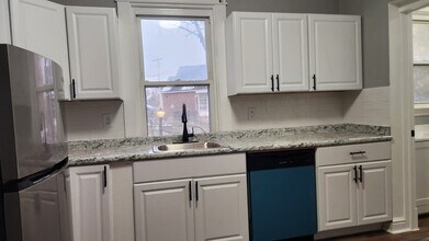 8454 Plainfield Rd in Cincinnati, OH - Building Photo - Building Photo