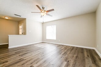 510 Oak Creek Dr in Brandon, FL - Building Photo - Building Photo