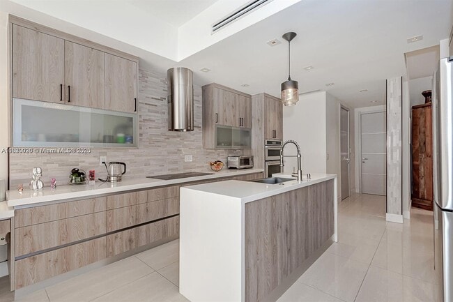 20846 NE 32nd Ave in Aventura, FL - Building Photo - Building Photo