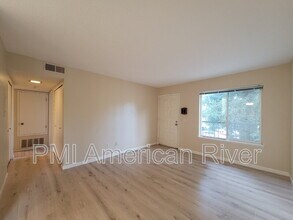 102 Luna Grande Cir in Sacramento, CA - Building Photo - Building Photo