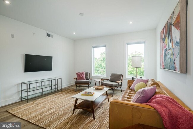 5013 Springfield Ave in Philadelphia, PA - Building Photo - Building Photo