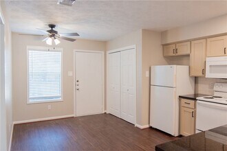 1902 Woodsman Dr in College Station, TX - Building Photo - Building Photo