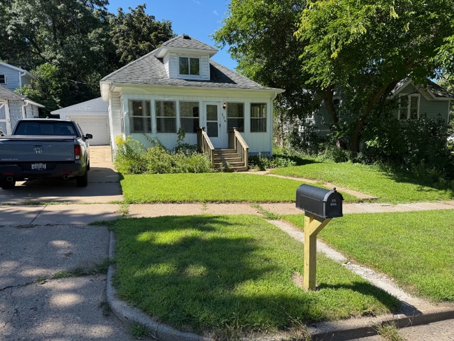 property at 906 Dodge St