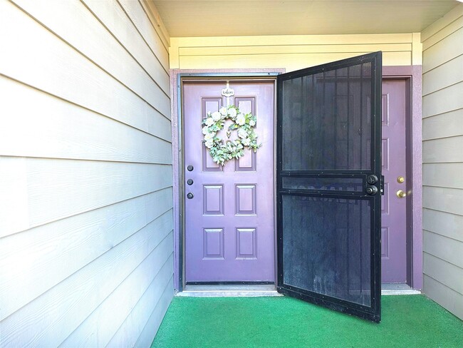 9350 Country Creek St