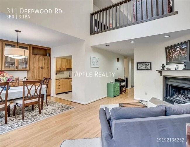 311 Deepwood Rd in Chapel Hill, NC - Building Photo - Building Photo