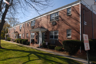 Westwood Gardens in Long Branch, NJ - Foto de edificio - Building Photo