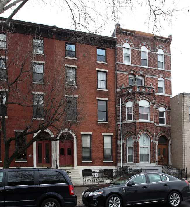 1321-1323 S Broad St in Philadelphia, PA - Foto de edificio - Building Photo