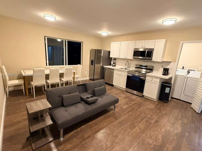 943 79th Terrace in Miami Beach, FL - Building Photo - Building Photo