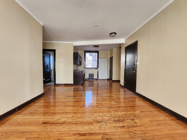 953 N Pine Ave in Chicago, IL - Foto de edificio - Building Photo