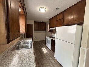 814 Elkhart Ave in Lubbock, TX - Building Photo - Building Photo