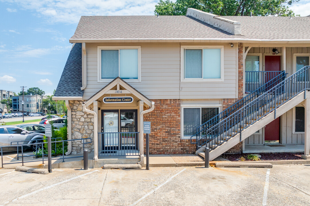 The Village at Brookside in Tulsa, OK - Foto de edificio