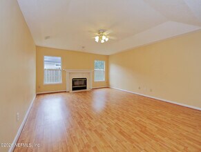 12252 Lake Fern Dr in Jacksonville, FL - Building Photo - Building Photo