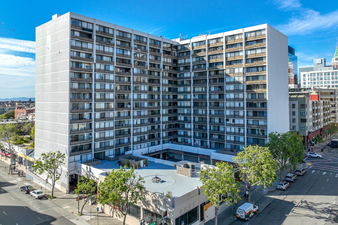 City Center Plaza in Oakland, CA - Building Photo
