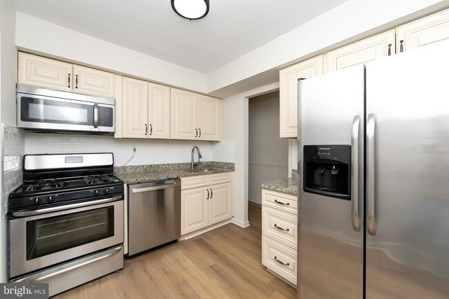 property at 222 Echelon Rd