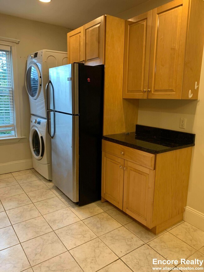 23 Aspinwall Ave in Brookline, MA - Building Photo - Building Photo