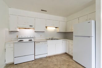 Country Squire Apartments in Saginaw, MI - Foto de edificio - Interior Photo