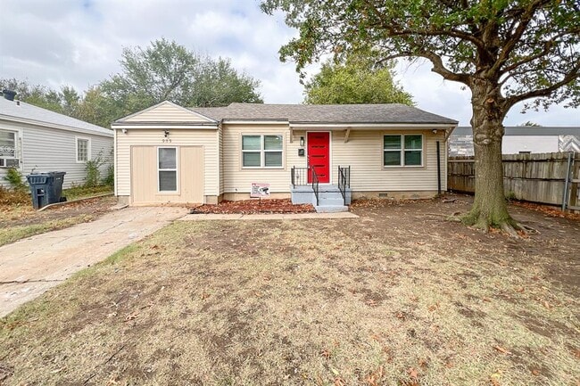 property at 909 SW 48th St