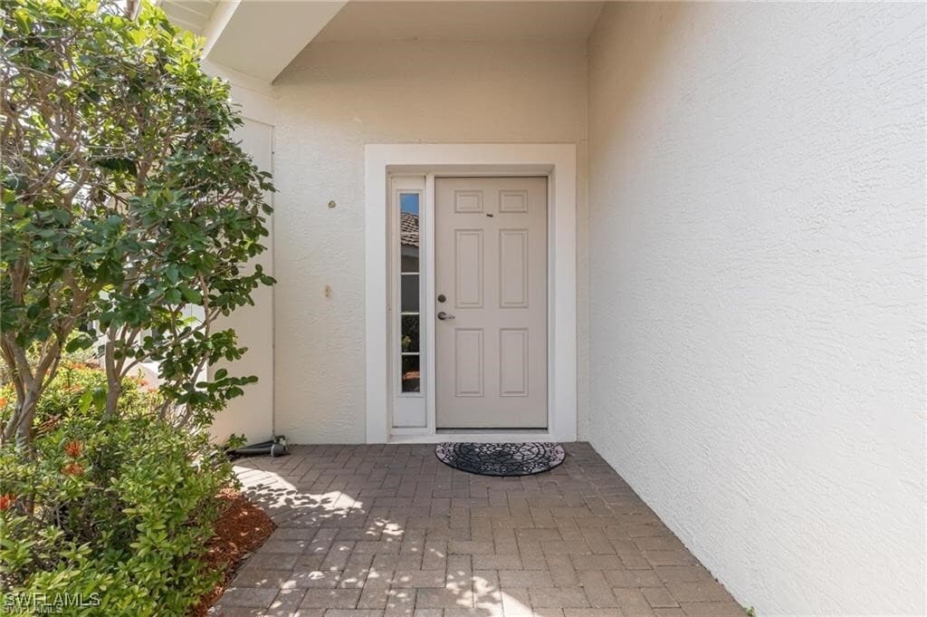 10074 Oakhurst Way in Ft. Myers, FL - Building Photo