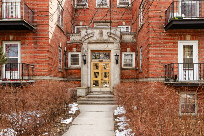 4890 Édouard-Montpetit Boul in Montréal, QC - Building Photo - Building Photo