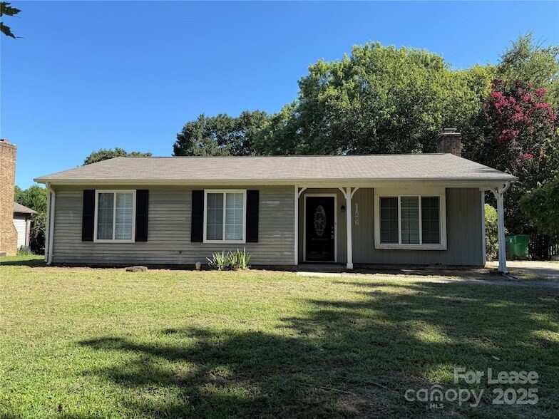 11602 Green Willow Ln in Charlotte, NC - Building Photo
