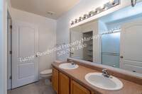 2439 W Rousseau St photo'