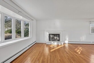 4 Soundview Ave in Trumbull, CT - Building Photo - Building Photo