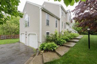 21 Russo Dr in Marlborough, MA - Building Photo - Building Photo