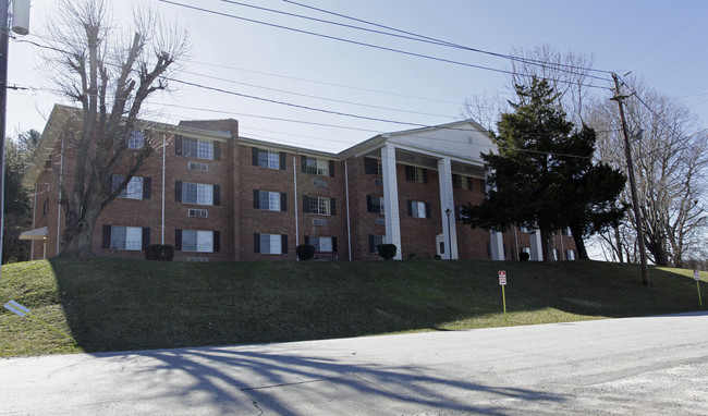 East Winds Apartments in Hendersonville, NC - Foto de edificio - Building Photo